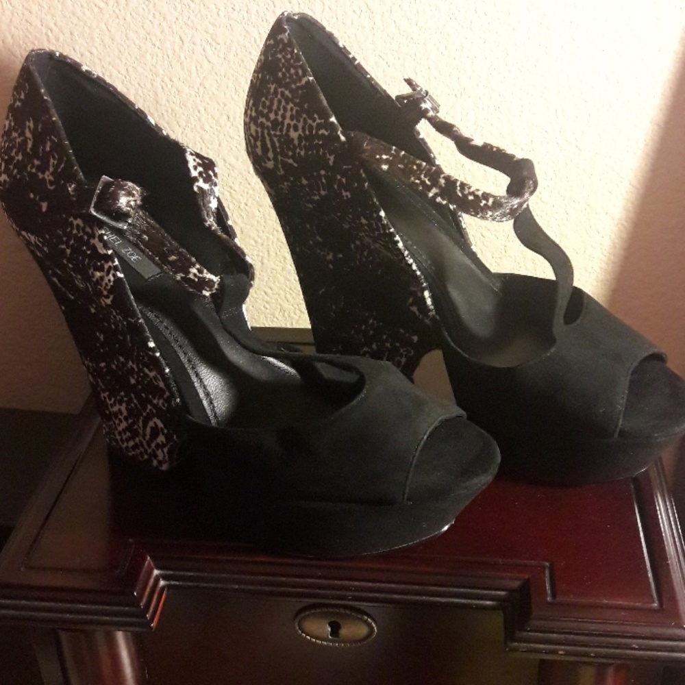 Rachel Zoe Black wedges